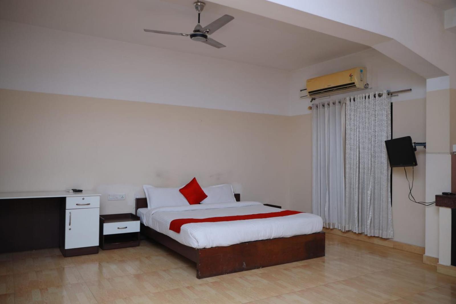 Hotel Tayas Trippapur Luaran gambar