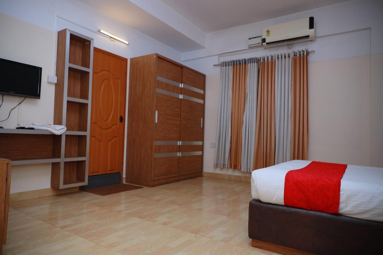 Hotel Tayas Trippapur Luaran gambar