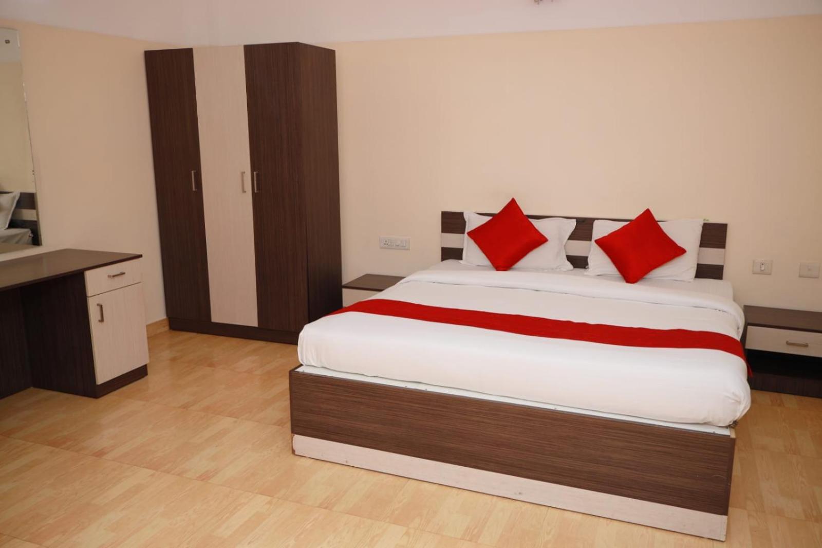 Hotel Tayas Trippapur Luaran gambar