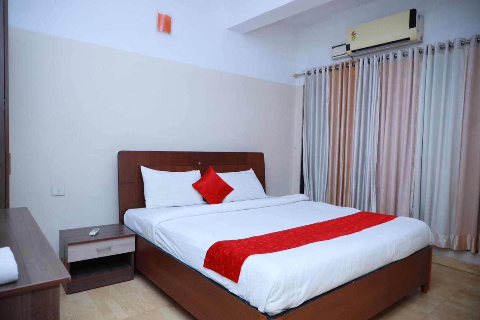Hotel Tayas Trippapur Luaran gambar